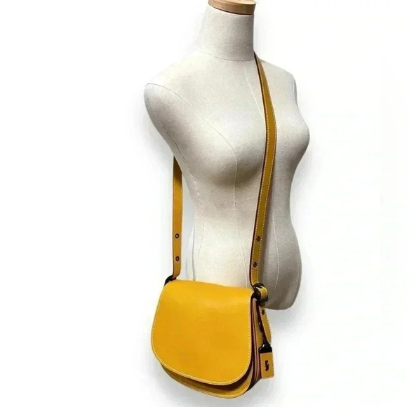 NWOT Coach Saddle 23 Bag Glovetanned Leather Crossbody in Flax Mustard Yellow - Picture 5 of 15